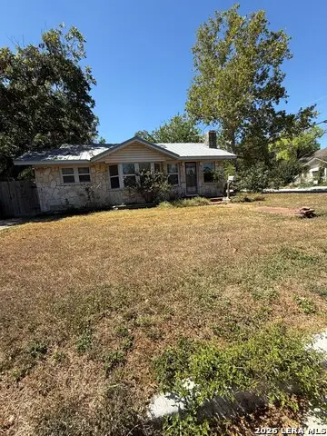 401 E Weinert St, Seguin, TX 78155 - #3