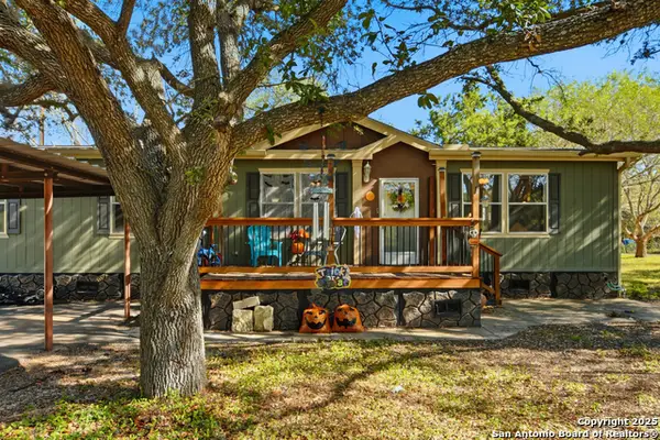 102 County Road 479, Castroville, TX 78009