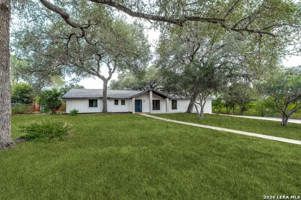 612 Skyforest Dr, Hollywood Park, TX 78232