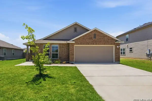 1525 Birmingham Dr, Seguin, TX 78155