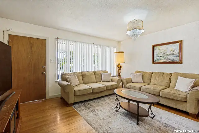 319 Redcliff Dr, San Antonio, TX 78216 - #3