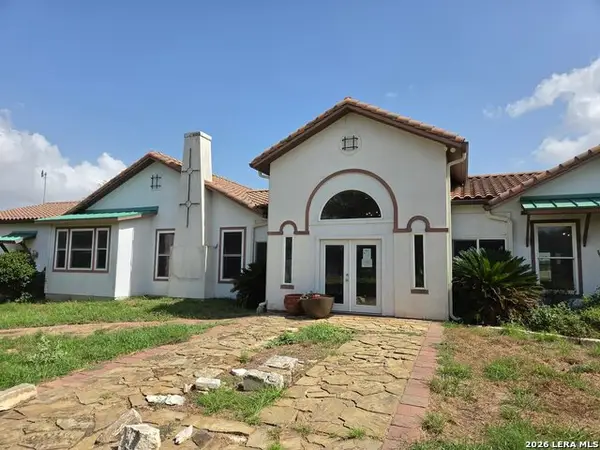 2270 County Road 306, Floresville, TX 78114