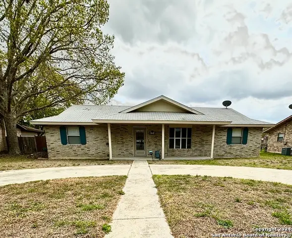 125 N Bluebonnet, Uvalde, TX 78801