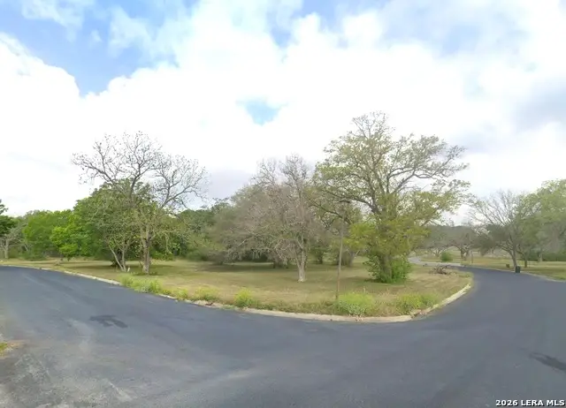 132 W Hampton, Seguin, TX 78155 - #1