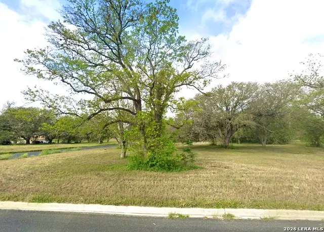 132 W Hampton, Seguin, TX 78155 - #2