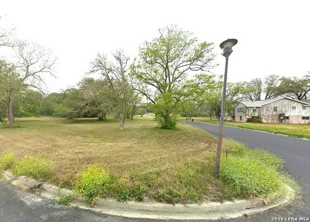 132 W Hampton, Seguin, TX 78155 - #3