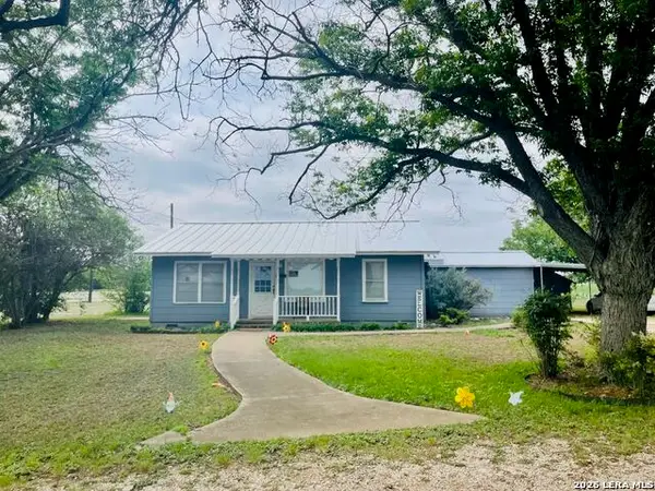 980 County Road 443, Hondo, TX 78861