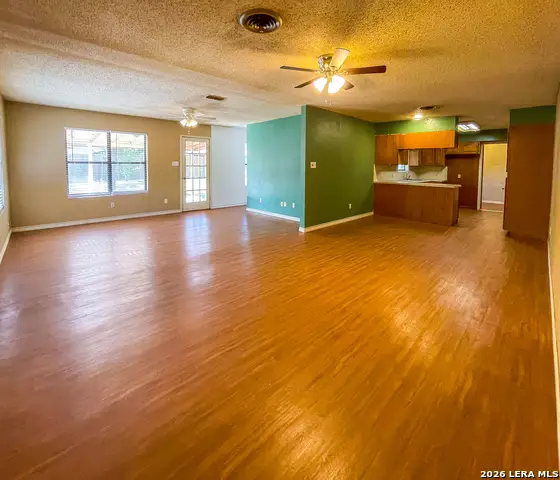 1404 E Inez St, Beeville, TX 78102 - #3