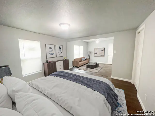422 Florence St, Uvalde, TX 78801 - #3