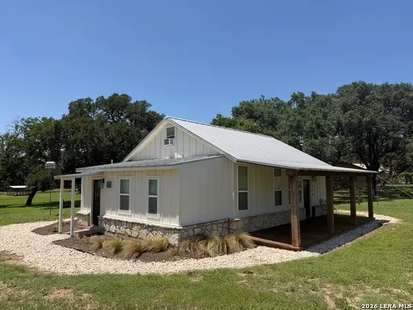 174 River Haven Rd, Utopia, TX 78884