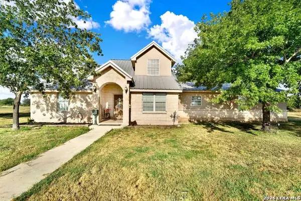 1466 County Road 456, Hondo, TX 78861