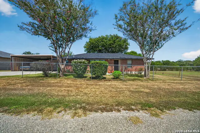 325 Wendy Ln, Seguin, TX 78155 - #2