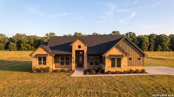 120 Pioneer, La Vernia, TX 78121