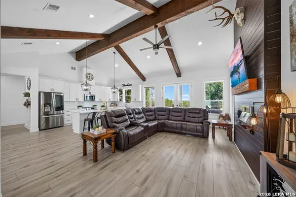 335 Saddle Mountain Dr, Boerne, TX 78006