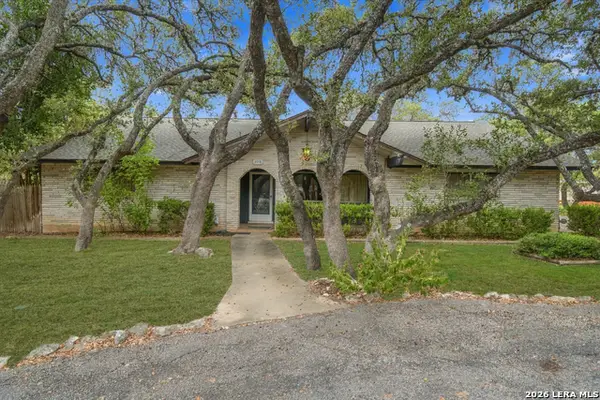308 Meadowbrook Dr, Hollywood Park, TX 78232