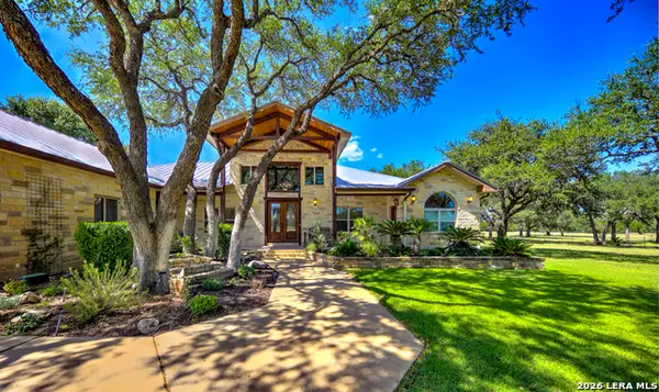 224 Rolling View Dr, Boerne, TX 78006
