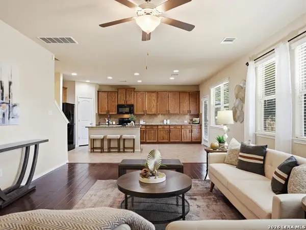 5819 Quiet Glen Dr, San Antonio, TX 78240