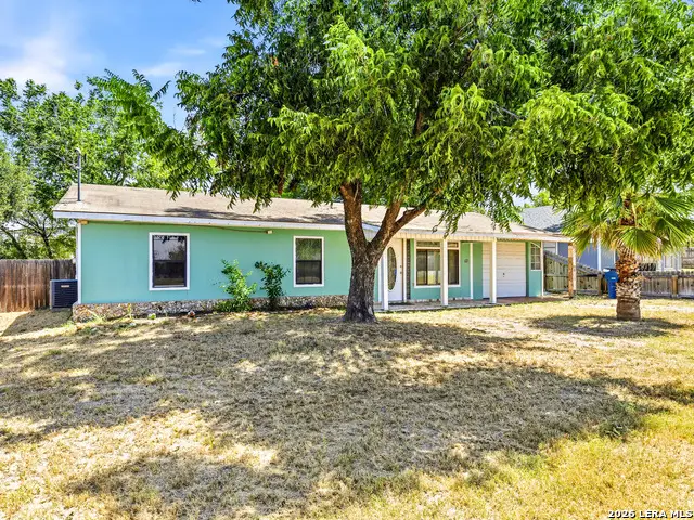 706 4th. St., Floresville, TX 78114 - #2