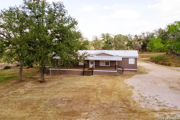 215 Shady Oaks, Floresville, TX 78114