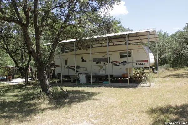 147 Big Shades Rd, ConCan, TX 78838