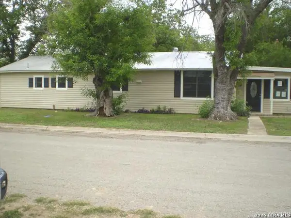 1501 Avenue J, Hondo, TX 78861