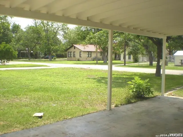 1501 Avenue J, Hondo, TX 78861 - #3