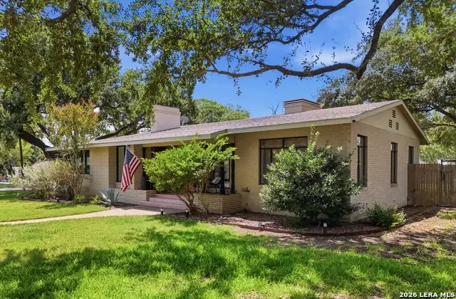 1105 N Park, Uvalde, TX 78801 - #1
