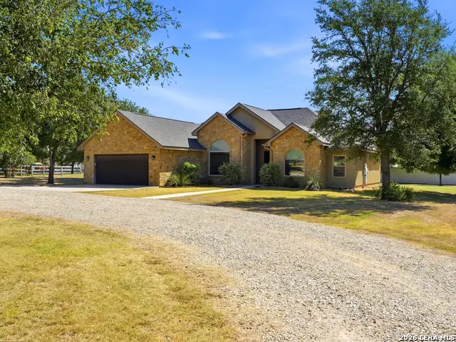 300 Verde Hills Dr, Center Point, TX 78010 - #2