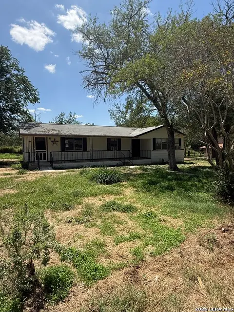 1207 El Paso, Stockdale, TX 78160