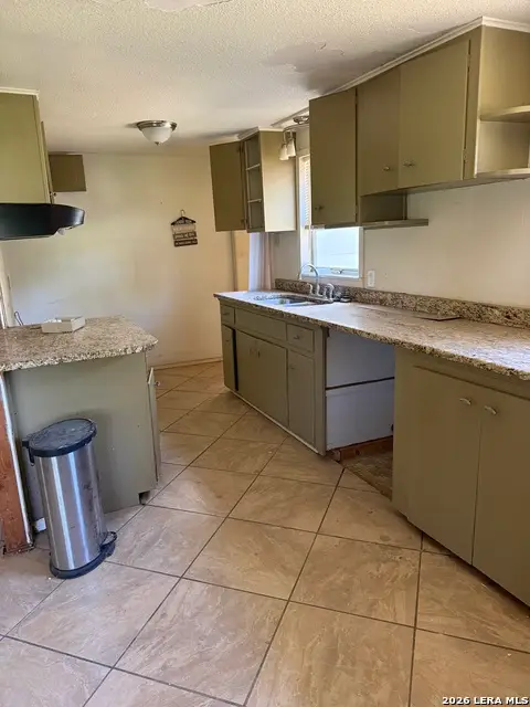 1207 El Paso, Stockdale, TX 78160 - #2