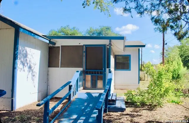 311 N Mulberry St, Pearsall, TX 78061 - #1