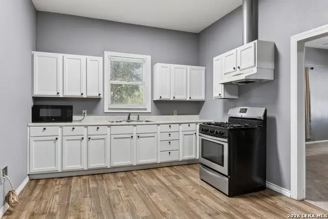 2065 W Mill St, New Braunfels, TX 78130 - #3