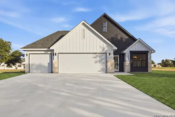 486 Wood View Cir, Bandera, TX 78003