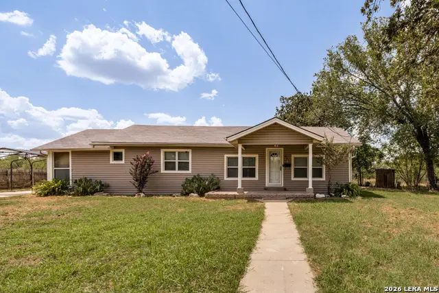 231 Elm Ave, Luling, TX 78648 - #1