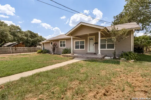 231 Elm Ave, Luling, TX 78648 - #2