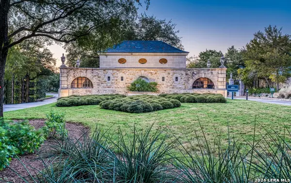 82 Regents Park, San Antonio, TX 78230