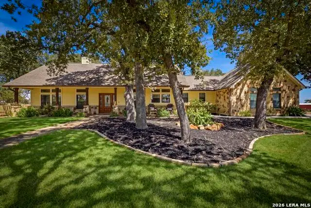 15 Post Oak Rd, La Vernia, TX 78121 - #1