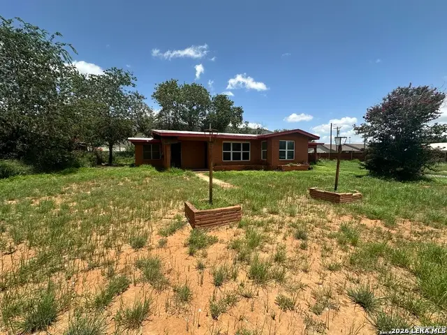 411 S Trevino St, Pearsall, TX 78061 - #1