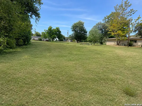 105 Navasota, Seguin, TX 78155