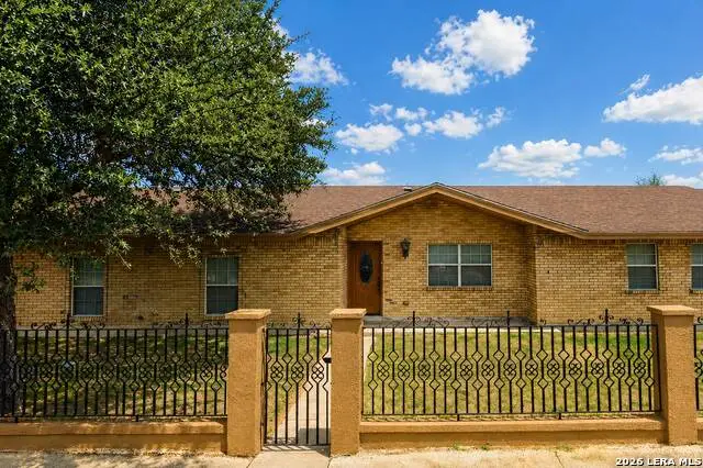 1203 N Bibb Ave, Eagle Pass, TX 78852 - #1