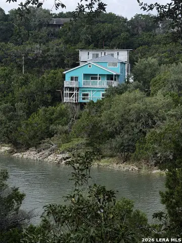 272 Plum Cove Rd, Lakehills, TX 78063