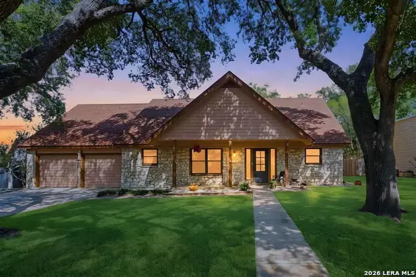 117 W Hampton Dr, Seguin, TX 78155