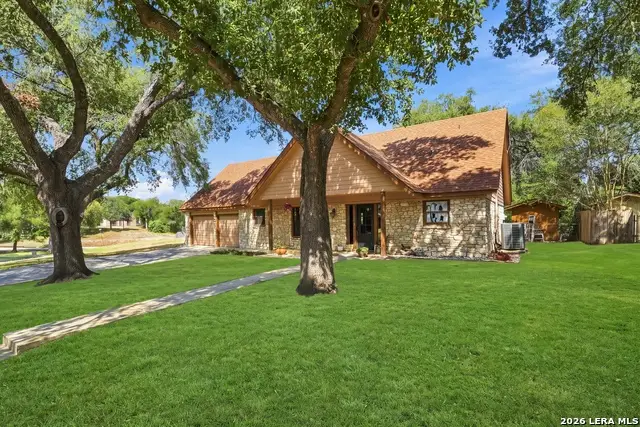 117 W Hampton Dr, Seguin, TX 78155 - #3