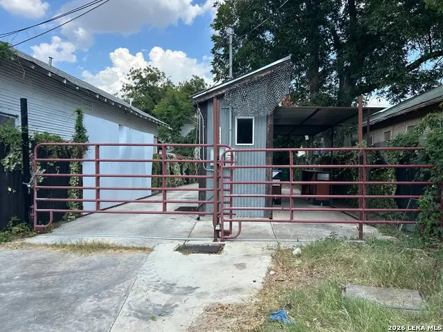424 N Chupaderas, San Antonio, TX 78207 - #1