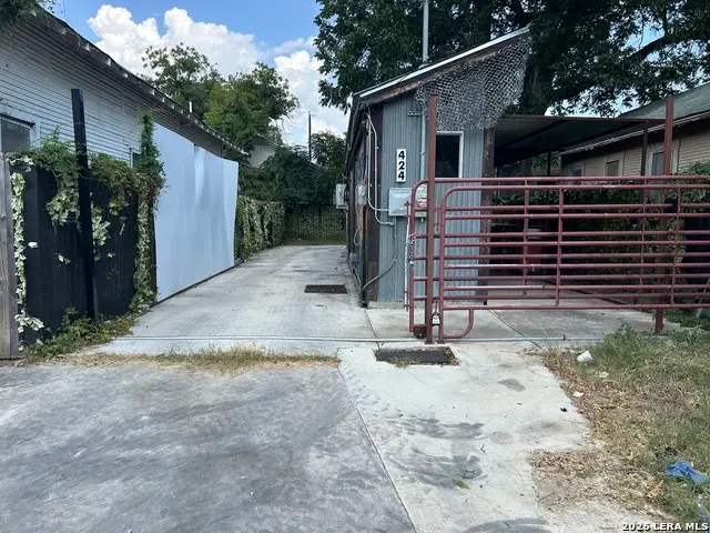 424 N Chupaderas, San Antonio, TX 78207 - #2