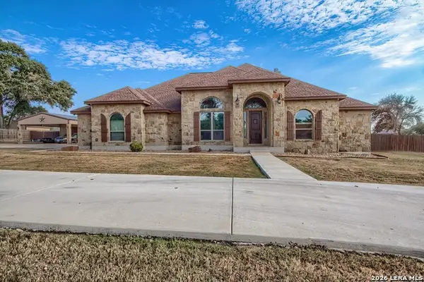 125 Bucks Ln, La Vernia, TX 78121