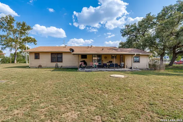 614 E Martindale St, Seguin, TX 78155