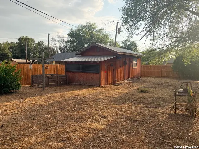 613 Val Verde Dr, Pleasanton, TX 78064 - #3