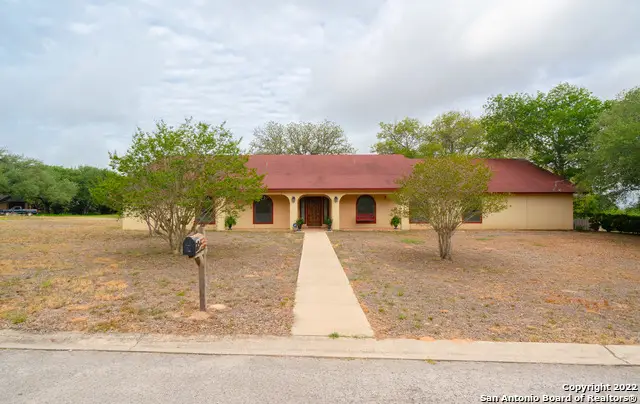 101 Encino Park, Devine, TX 78016 - #2