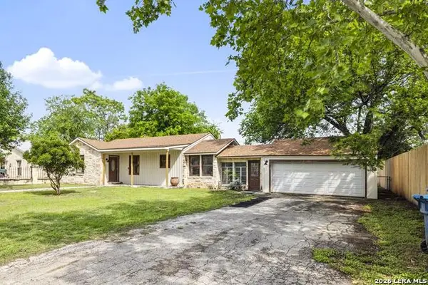 111 N Lewis Ave, Kerrville, TX 78028
